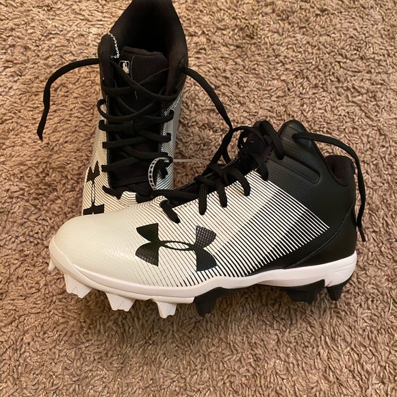 youth under armour baseball cleats
